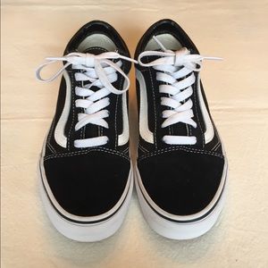 LIKE NEW Vans Old Skool in black
